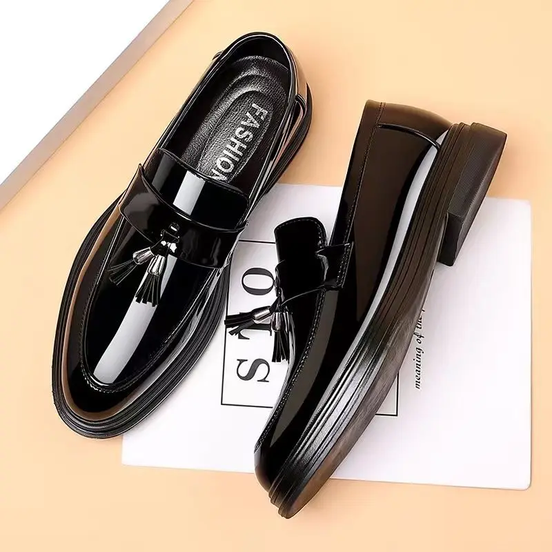 男性用の光沢のあるパテントレザーの靴,カジュアルな黒の社交靴 - Men'S Formal Wear Accessories のレビューと価格