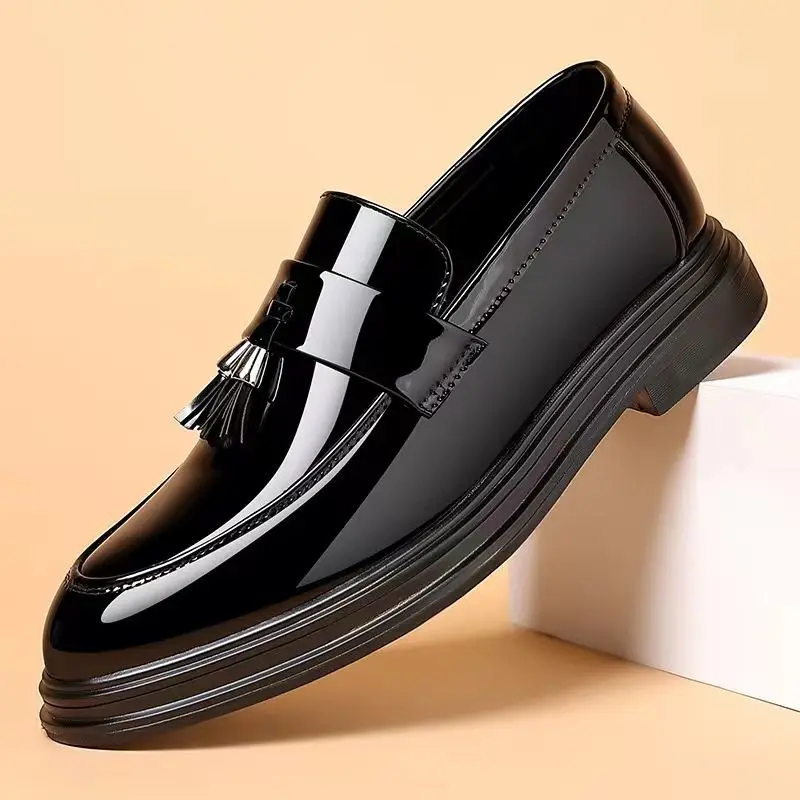 男性用の光沢のあるパテントレザーの靴,カジュアルな黒の社交靴 - Men'S Formal Wear Accessories のレビューと価格